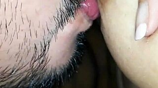 ME GRABO MIENTRAS MI VECINO ME COJE Y ATA Y JUEGA CON MIS PEZONES NIPPLE BONDAGE