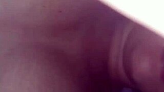 ME GRABO MIENTRAS MI VECINO ME COJE Y ATA Y JUEGA CON MIS PEZONES NIPPLE BONDAGE