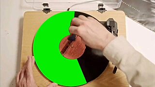 MILF Kitana ดูดและกลืน 😏