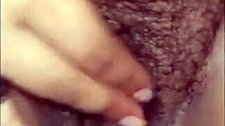 Watch This Novinha Squirt And Pee From Her Hairy Pussy?