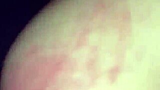 Къса с голямо дупе язди хуй яко в домашна каубойка