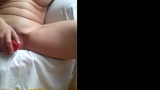 mature girl toys her pussy with anal play