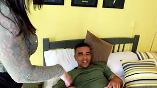 psiquiatra tesuda shows ass and tits to calm patient