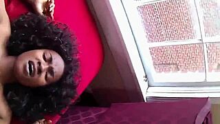 Di scene realitas kotor ini, bokong bubble kecil Gawslee 18+ digenjot kasar sama kontol besar hitam