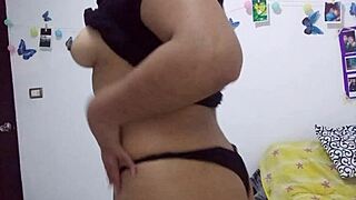 Mexican Girl Cheats on Boyfriend via Webcam