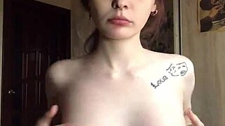 loves to suck big dicks 😍