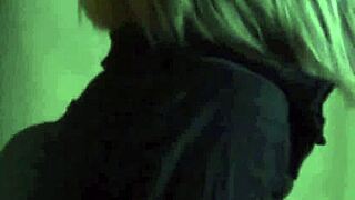 Asian hottie pleasures herself