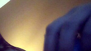 leftyxlucci enjoys some self-pleasure in her room.