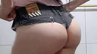 Someone wants to twerk with me?