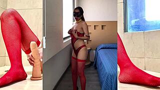 Perrita rica muestra su putería