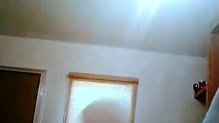 sassy70 fucks her pussy with a dildo 😍