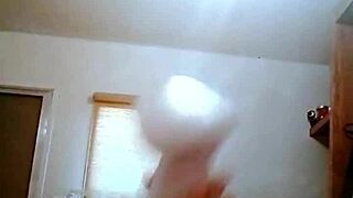 sassy70 fucks her pussy with a dildo 😍