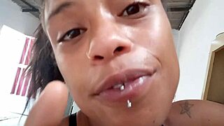 hora da faxina com toque especial na pussy. 😏