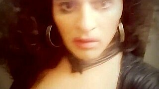 i love this shemale in costume