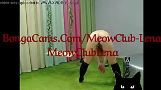 is model elen masturbating on webcam sexy?