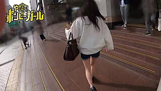 うわ、我慢できない…撮影中に大量潮吹き！