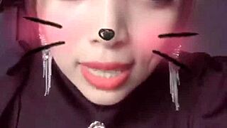 บราบีบหน้าอกใหญ่ของสาวในชุดชั้นในแน่น