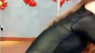 This hot girl on Uplive is doing a sexy dance