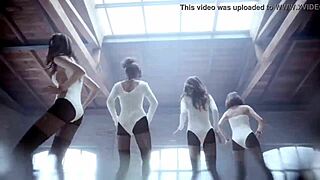 Kpop idol mi mi mi teases with ass in pmv