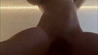 xxxhannah1 squirting all over that cock