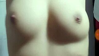 girl masturbates wildly!