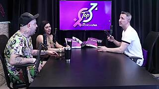 Aku suka Gustavo Asbach pakai merah tipis, hot banget