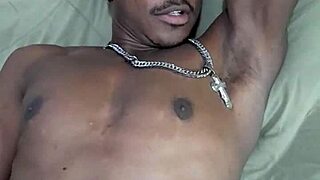 i'm waiting in bed for lesbian fun