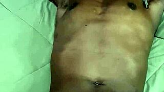 i'm waiting in bed for lesbian fun