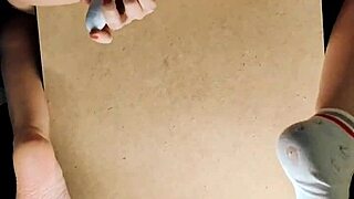 milf innessa kiss passionately toys her pussy closeup