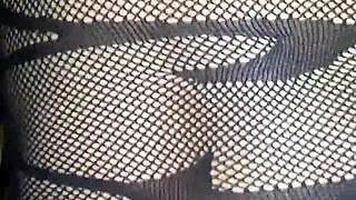 L'épouse joue la pute en pompant et se faisant défoncer !