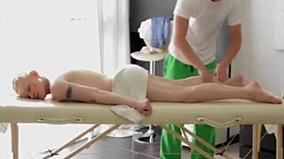 Wow, fucking my college girlfriend feels so wild!