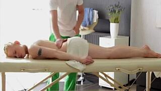 Wow, fucking my college girlfriend feels so wild!