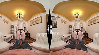 Kenzie Reeves Wanks Shaved Pussy In VR Close Up