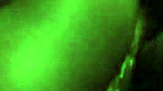 زب غليظ ينزلق ناعم في كسها المبلول، هاه؟