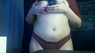 i cant resist my girlfriends tempting ass