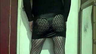 Bisexual Crossdresser Pumps Up for Size