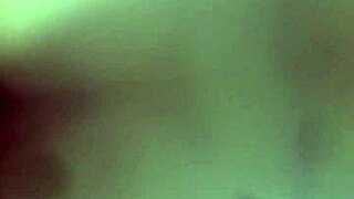 Aku ngentot istriku, MILF panas dengan pantat besar.