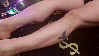 Oljade vader på en muskulös milf bodybuilder 😊