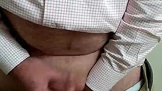 نيك سريع نهاري يتحول إلى متعة منزلية حارة