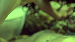 غارق في النشوة أنيك حبيبتي وبوس صديقة متزوجة