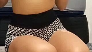 Is this sexy Colombian babe tempting you?