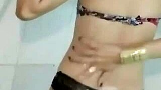 I Am E Trang Nguyen Exposing My Body In Web Chat While Bathing