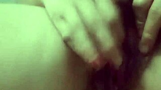 Girl masturbates with toys, so hot?