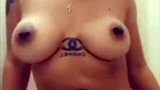 mulata paola masturbates in bathtub and cums