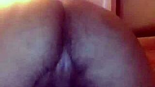 Otaku pasivo masturbándose con su macho