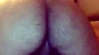 Otaku pasivo masturbándose con su macho