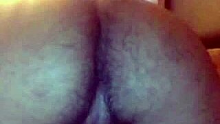 Otaku pasivo masturbándose con su macho