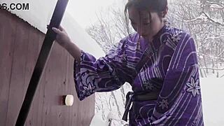 격렬한 플레이 중에 내 스타킹 찢지 마!