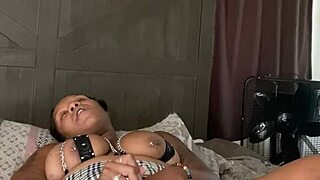 ebony girl toys pussy squirting