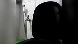 Nézd az intenzív első orgazmusomat maszturbációból.